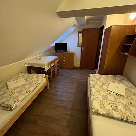 Penzion Pod Zamkem Průhonice Extérieur photo