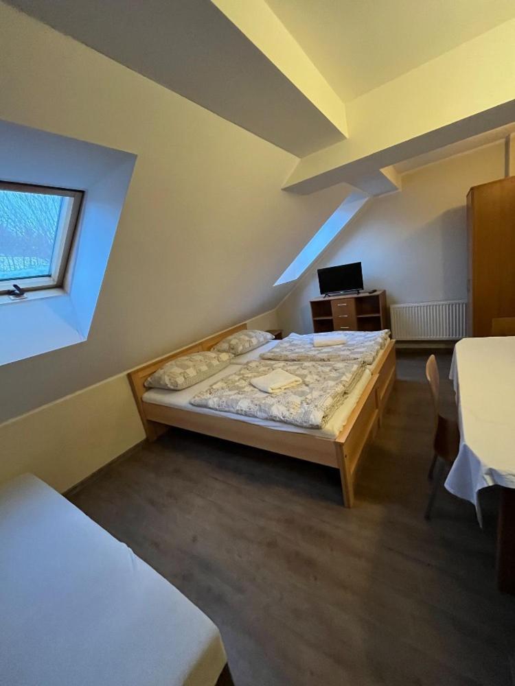 Penzion Pod Zamkem Průhonice Extérieur photo