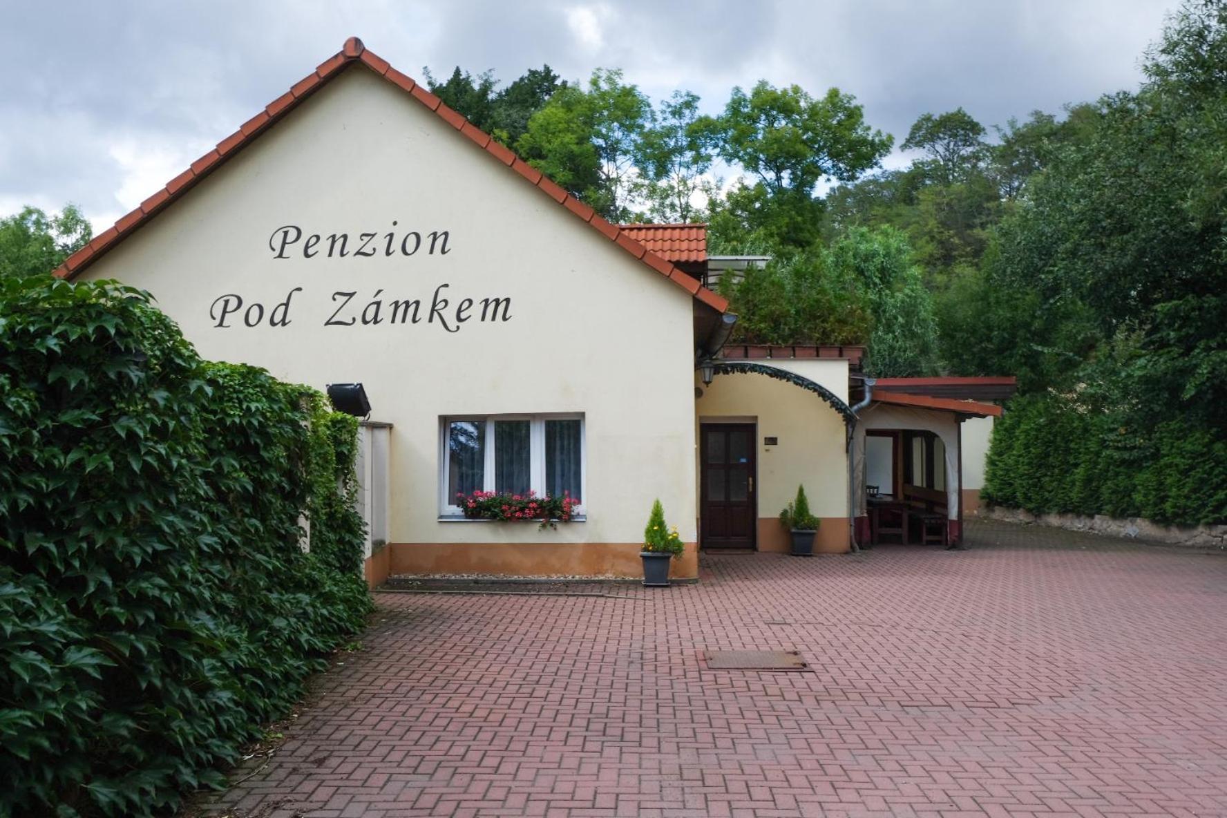 Penzion Pod Zamkem Průhonice Extérieur photo