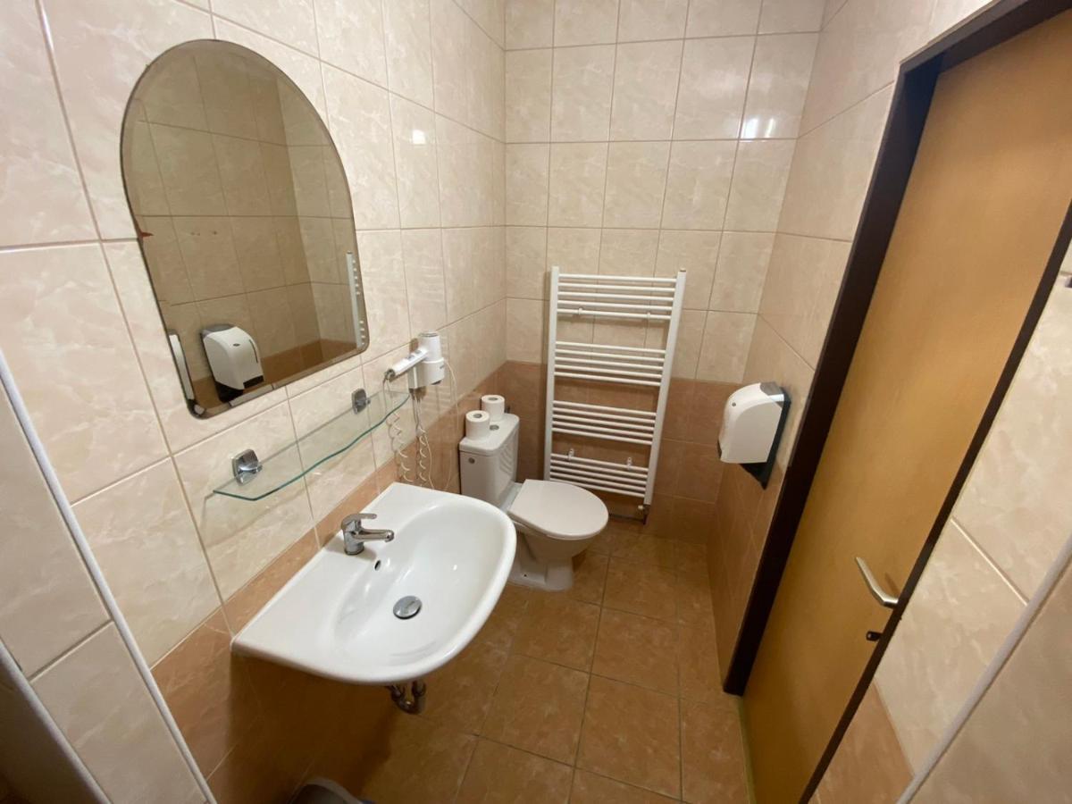Penzion Pod Zamkem Průhonice Extérieur photo